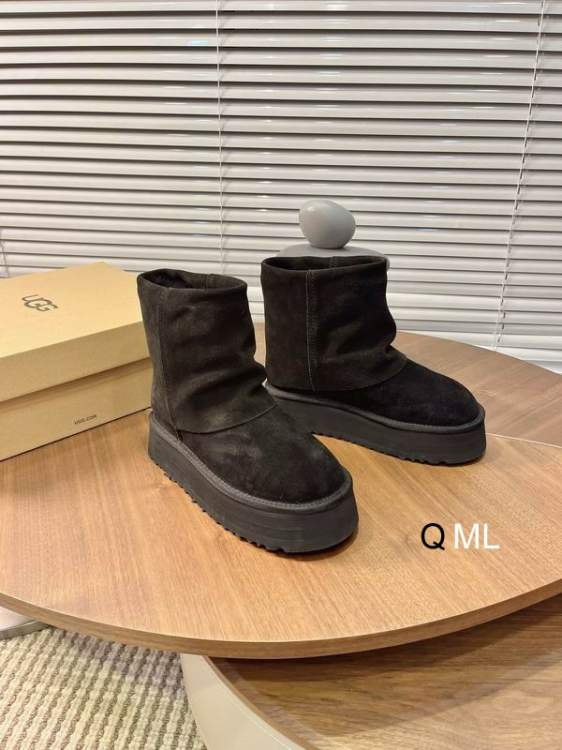 Picture of UGG Shoes _SKUUGGsz35-40ML110519786